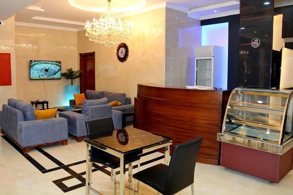 اليسر رويال فندق 4*